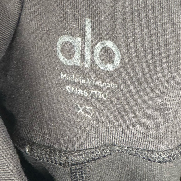 ALO Yoga Leggings - Picture 3 of 3